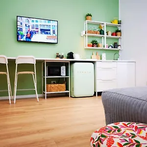 Sunny Flat 50 Meters From The Metro Appartamento